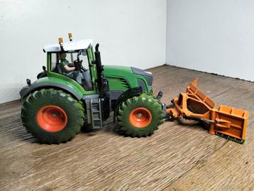 Te koop Siku Fendt 939 Vario met Holaras schuif Vervuild. (A beschikbaar voor biedingen