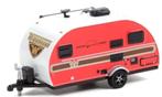 2017 Winnebago Winnie Drop caravan van Greenlight 1/64, Hobby en Vrije tijd, Modelauto's | Overige schalen, Ophalen of Verzenden