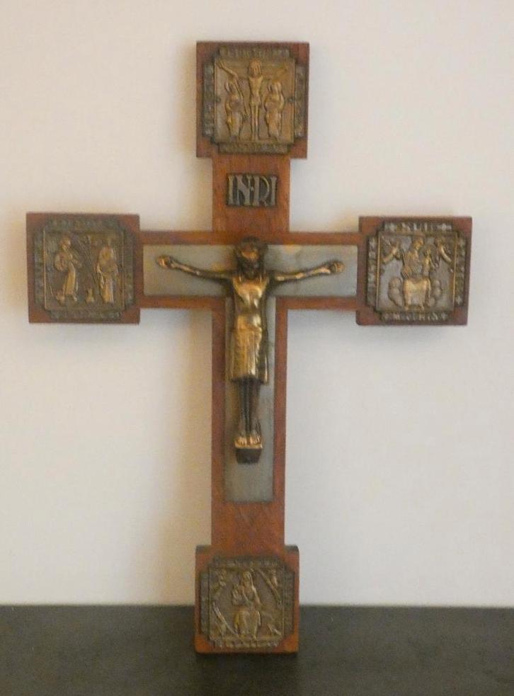 Wand kruisbeeld met applicatie [1938], Antiek en Kunst, Antiek | Religie, Ophalen