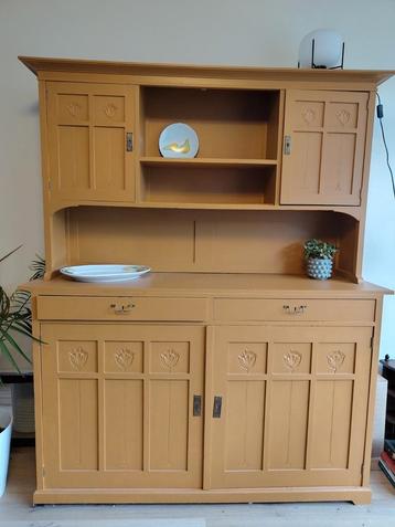 Houten buffetkast (kleur: middle buff van Little Green) beschikbaar voor biedingen