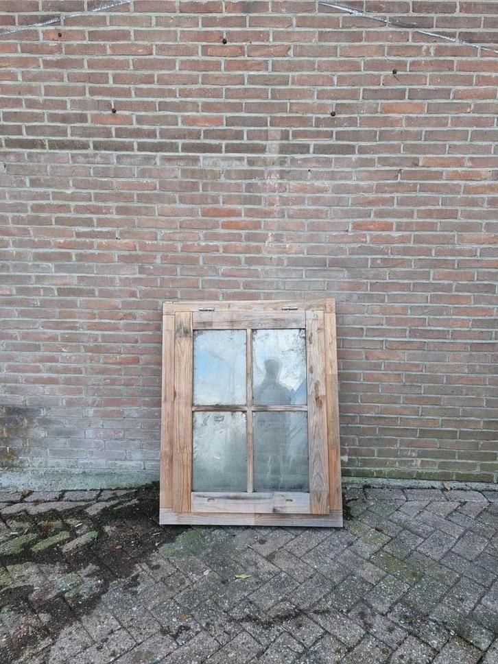 Nieuw klapraam Lugarde 90 x 108 isoglas, Doe-het-zelf en Verbouw, Kozijnen en Schuifpuien, Zo goed als nieuw, Raamkozijn, Hout