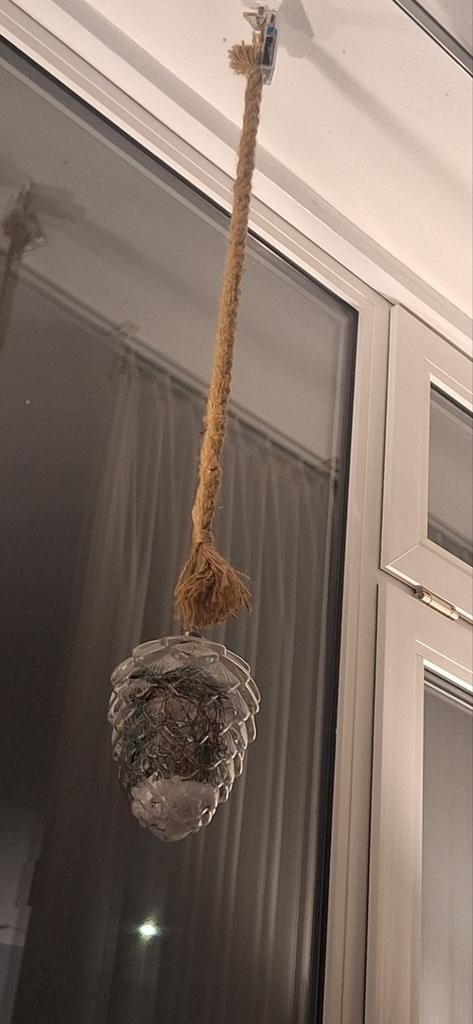 Eikel op baterijen bieden, Ophalen