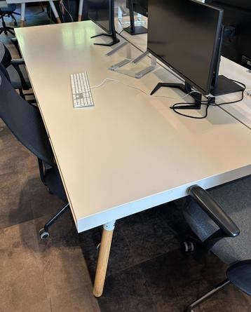 Phill tafel - design bureau XXL beschikbaar voor biedingen