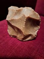 vuistbijl Neanderthaler artefacten prehistorie, Verzamelen, Mineralen en Fossielen, Ophalen of Verzenden