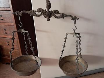 antiek koperen weegschaal beschikbaar voor biedingen