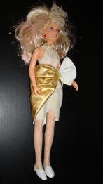 pop van het merk Hasbro uit 1985 China, Verzamelen, Poppen, Ophalen of Verzenden, Zo goed als nieuw, Pop