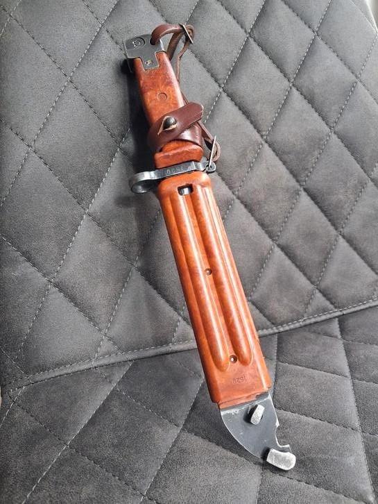 Roemeense 6x4 full bakelite AK bajonet, Verzamelen, Militaria | Algemeen, Landmacht, Mes of Dolk, Nederland, Ophalen of Verzenden