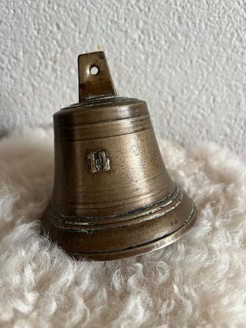 Antieke Bel - Decoratief en Functioneel beschikbaar voor biedingen