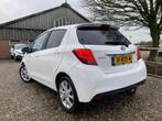 Toyota Yaris 1.5 Full Hybrid Dynamic | Clima + Cruise + Deal, Gebruikt, 4 cilinders, Wit, Bedrijf