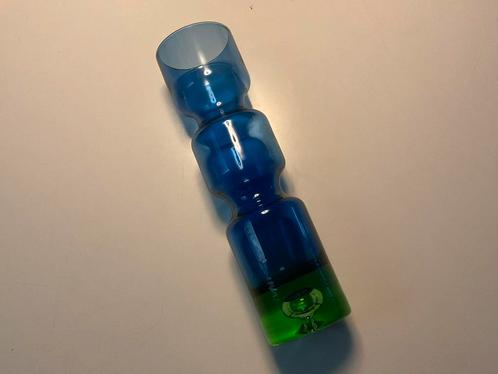 Bo Borgström: blauw en groen vaasje 22 cm Aseda, Zweden 1970, Antiek en Kunst, Antiek | Glas en Kristal, Ophalen of Verzenden