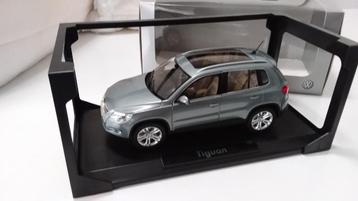 1/18 VW  Tiguan ( volkswagen dealerdoos ) Norev  beschikbaar voor biedingen