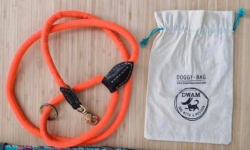 Dog With A Mission (DWAM) riem kleur Carrot Cake, Dieren en Toebehoren, Hondenhalsbanden en Penningen, Zo goed als nieuw, Handgemaakt
