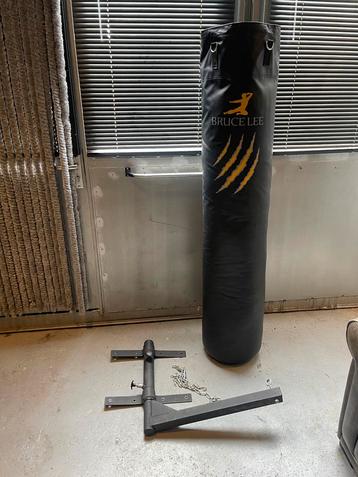Bruce Lee Bokszak 180cm met Muurbeugel beschikbaar voor biedingen