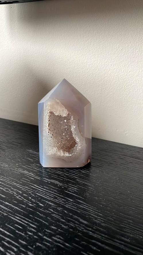 Agaat geode punt met druzy – 306g – glanzend & uniek, Sieraden, Tassen en Uiterlijk, Edelstenen, Nieuw, Ophalen of Verzenden
