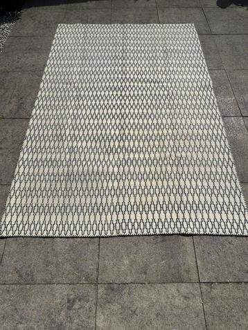 Prachtig vloerkleed van wol. Maat 1,65x2,35 beschikbaar voor biedingen