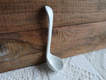 Porseleinen saus lepel met zilver bies izgst. beschikbaar voor biedingen