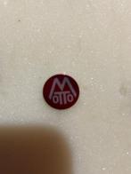 MOTTO speldje, Verzamelen, Speldjes, Pins en Buttons, Ophalen of Verzenden, Gebruikt, Overige onderwerpen