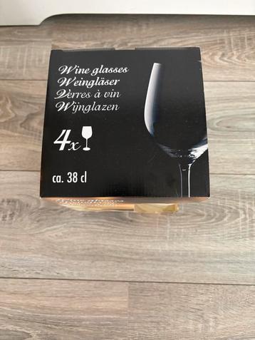 4 Luxe Wijnglazen - Nieuw in doos! beschikbaar voor biedingen