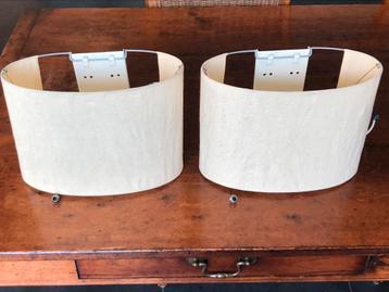 Twee crèmekleurige wandlampjes, bedlampjes (Ikea) beschikbaar voor biedingen