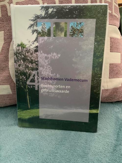 Stadsbomen vademwcum, Boeken, Studieboeken en Cursussen, Zo goed als nieuw, Ophalen of Verzenden