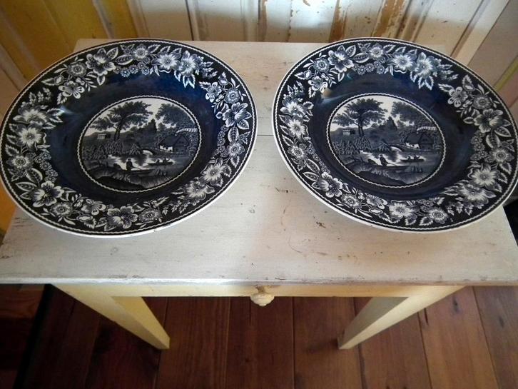 2 grote wandschotels Wilderose Société Céramique Maastricht, Antiek en Kunst, Antiek | Wandborden en Tegels, Ophalen of Verzenden