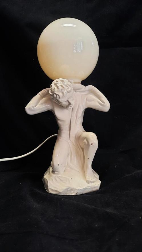 Tafellamp Griekse god atlas jrn 60/70, lees de beschrijving, Huis en Inrichting, Lampen | Tafellampen, Zo goed als nieuw, Minder dan 50 cm