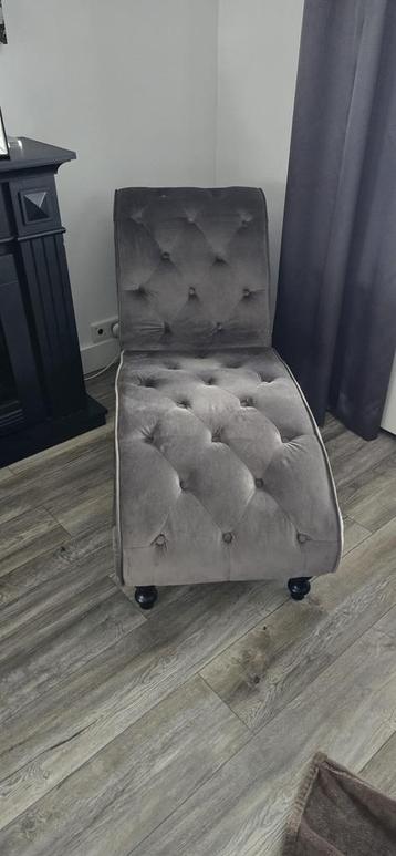 ZEER NETTE SOFA beschikbaar voor biedingen