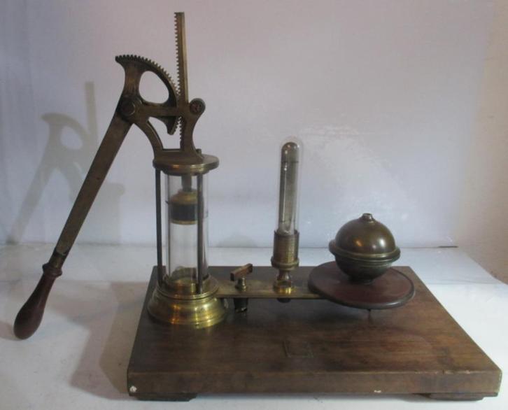 antiek technisch apparaat vacuumpomp Duterme Pari, Antiek en Kunst, Curiosa en Brocante, Verzenden