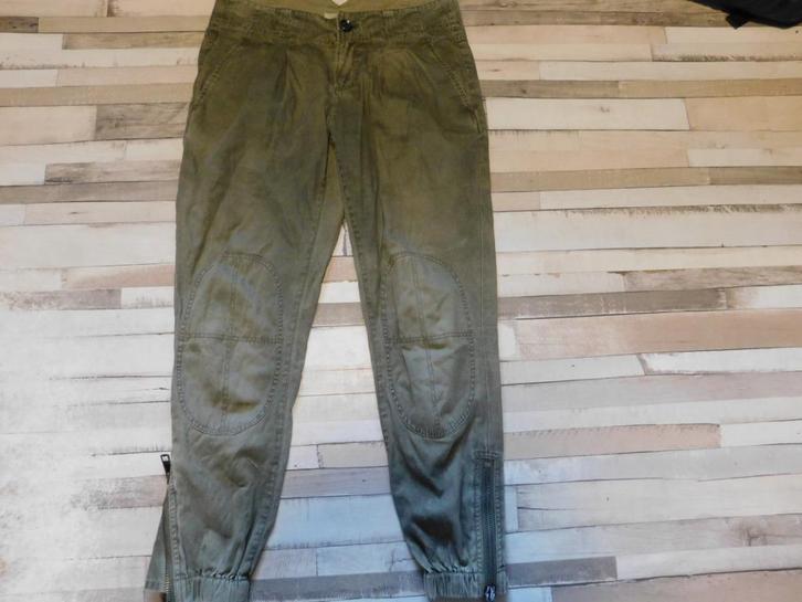 Burberry erg leuke broek maat 6=36., Kleding | Dames, Broeken en Pantalons, Zo goed als nieuw, Maat 36 (S), Groen, Driekwart, Ophalen of Verzenden