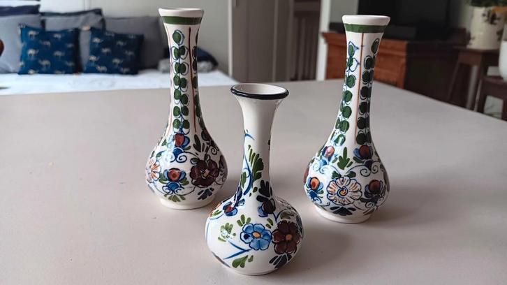 3 kleine vaasjes van poly., Antiek en Kunst, Antiek | Vazen, Ophalen of Verzenden