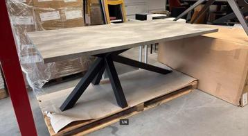 Tafel | Industrieel | Betonlook 200x100x76cm beschikbaar voor biedingen