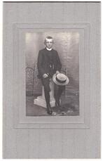 Kabinetfoto Kind Jongen Hoed - Foto Van den Anker Zaltbommel, Verzamelen, Gebruikt, Foto, Ophalen of Verzenden, Voor 1940