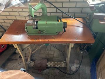 Schalmmachine (en stansmachine) beschikbaar voor biedingen
