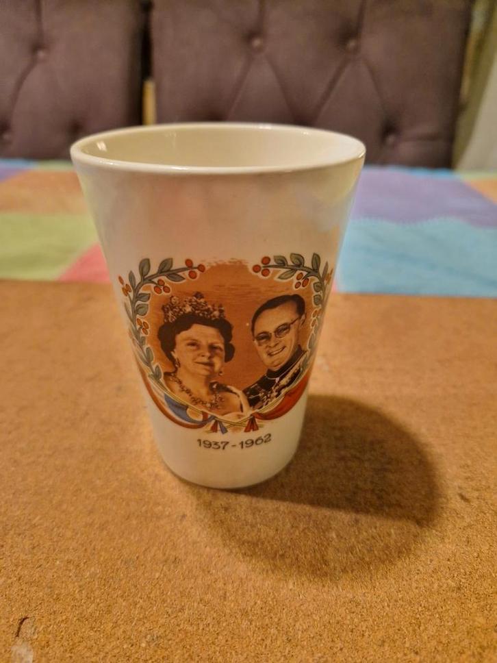 Juliana & Bernhard  Jubileum  Beker 1937-1962 goede staat, Verzamelen, Koninklijk Huis en Royalty, Zo goed als nieuw, Servies