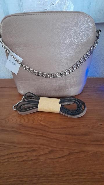 Nieuw kwaliteits leren schoudertasje.Duifhuizen met kaartje. beschikbaar voor biedingen