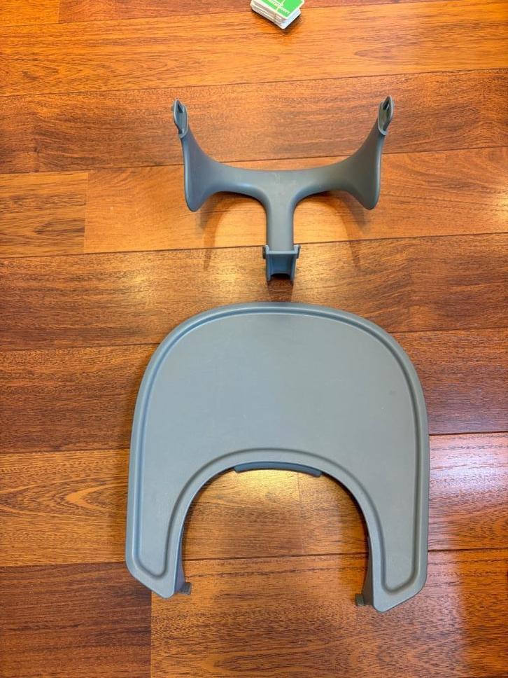 Stokke Nomi baby set en tafelblad - in top staat!, Kinderen en Baby's, Kinderstoelen, Zo goed als nieuw, Meegroeistoel, Afneembaar eetblad