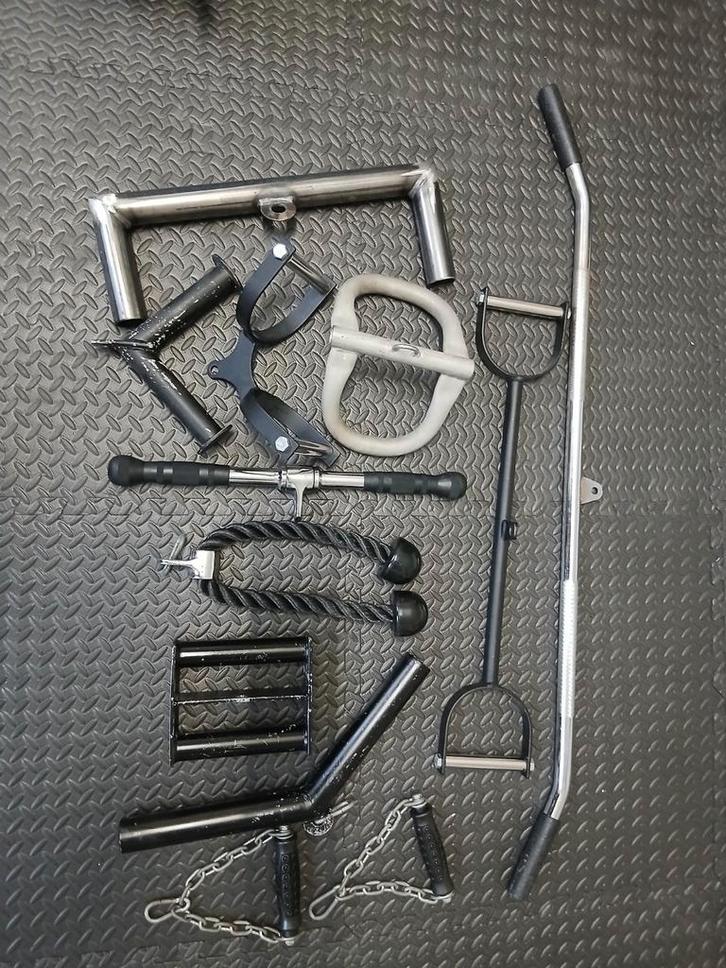 Diverse trainingsgrepen voor kabelmachine., Sport en Fitness, Fitnessmaterialen, Gebruikt, Overige typen, Armen, Borst, Rug, Ophalen