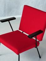 Gispen 1401 fauteuil Wim Rietveld vintage armstoel rood, Huis en Inrichting, Fauteuils, Metaal, Gebruikt, Minder dan 75 cm, Vintage