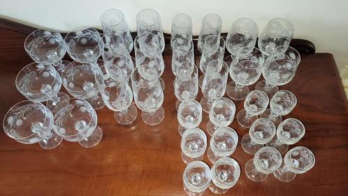 Boheems kristal geslepen glasservies met motief 34 stuks, Antiek en Kunst, Antiek | Glas en Kristal, Ophalen