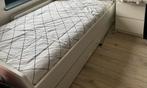 Wit eenpersoonsbed met opberglades, matras en nachtkastje, Ophalen, Overige materialen, Gebruikt, 90 cm