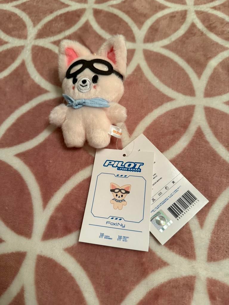 Stray Kids SKZOO FoxI.Ny Pilot plush, Ophalen of Verzenden, Nieuw, Foto of Kaart