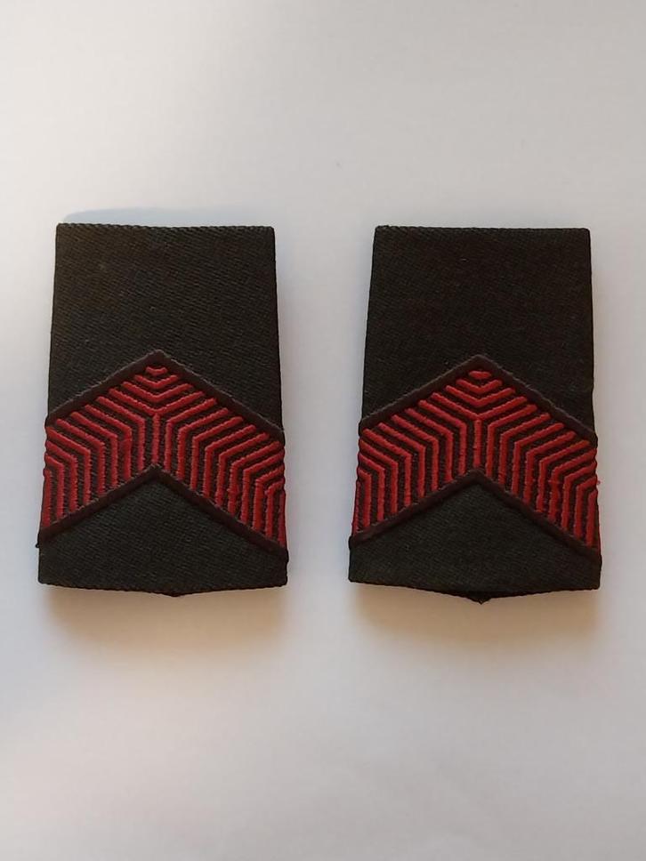 Setje rangemblemen Soldaat der 1e klasse (SLD1) DT63 of trui, Verzamelen, Militaria | Algemeen, Landmacht, Kleding of Schoenen