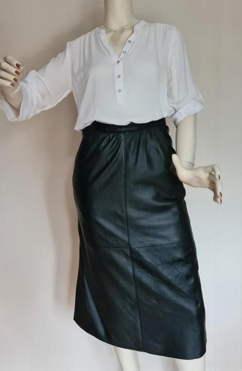 Zwart leren rok. Mt.34. Nieuw!, Kleding | Dames, Rokken, Nieuw, Maat 34 (XS) of kleiner, Zwart, Onder de knie, Ophalen of Verzenden