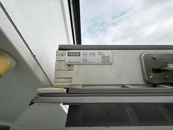 2x Velux GGL SK08 2050 dakramen beschikbaar voor biedingen