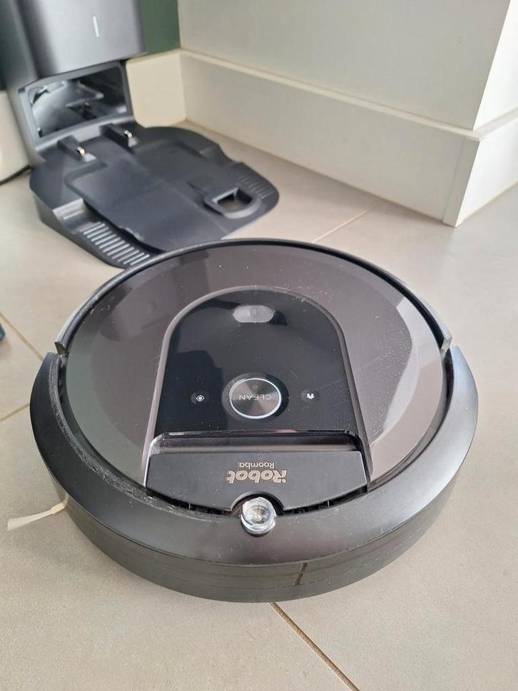 Roomba Robotstofzuiger i8+ met base-laadstation, Witgoed en Apparatuur, Stofzuigers, Gebruikt, Robotstofzuiger, Minder dan 1200 watt