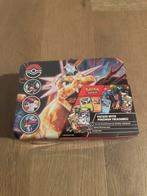 Pokemon Collector’s Chest Charizard 2023 sealed 🇬🇧, Hobby en Vrije tijd, Verzamelkaartspellen | Pokémon, Ophalen, Zo goed als nieuw