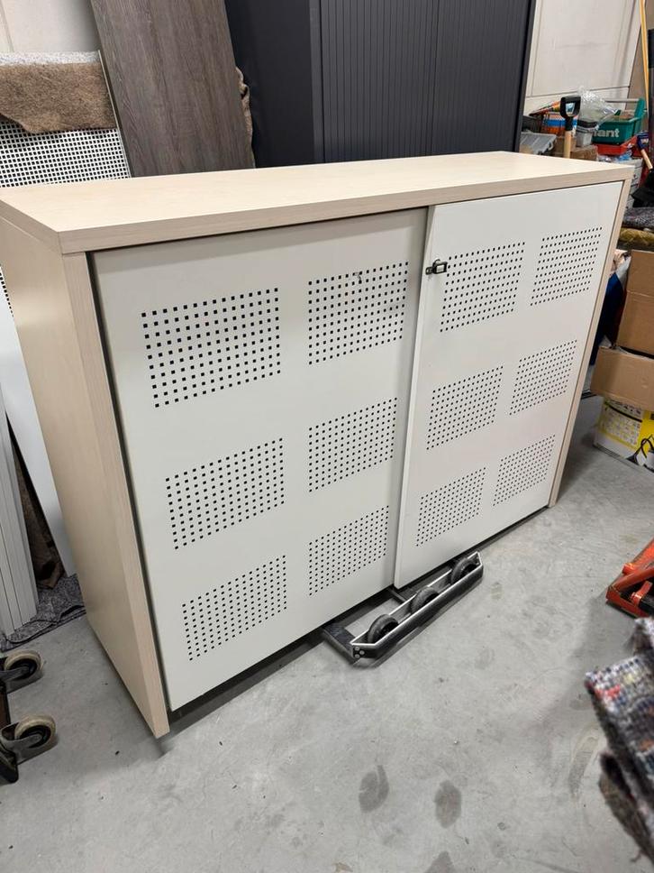 Akoestische Vepa schuifdeurkast, Huis en Inrichting, Kasten | Roldeurkasten en Archiefkasten, Zo goed als nieuw, 100 tot 150 cm