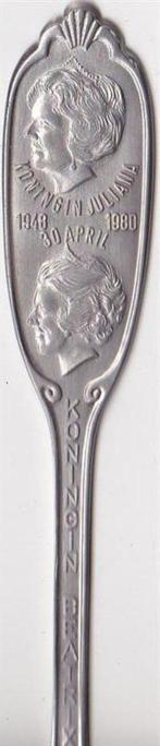 Lepeltje Koningin Juliana '49 - '80. Koningin Beatrix 30 apr, Verzamelen, Porselein, Kristal en Bestek, Ophalen of Verzenden, Zo goed als nieuw