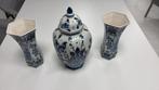 Delft blauw vasen, Huis en Inrichting, Woonaccessoires | Vazen, 50 tot 75 cm, Blauw, Aardewerk of Porselein, Ophalen of Verzenden