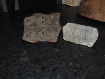 2 Oude batik Stempels beschikbaar voor biedingen